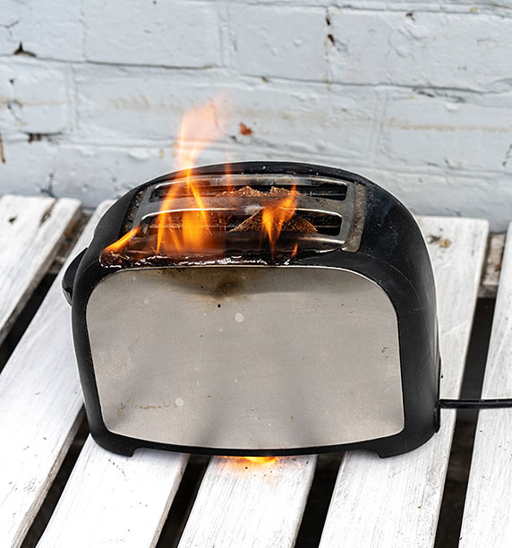 Brennender Toaster